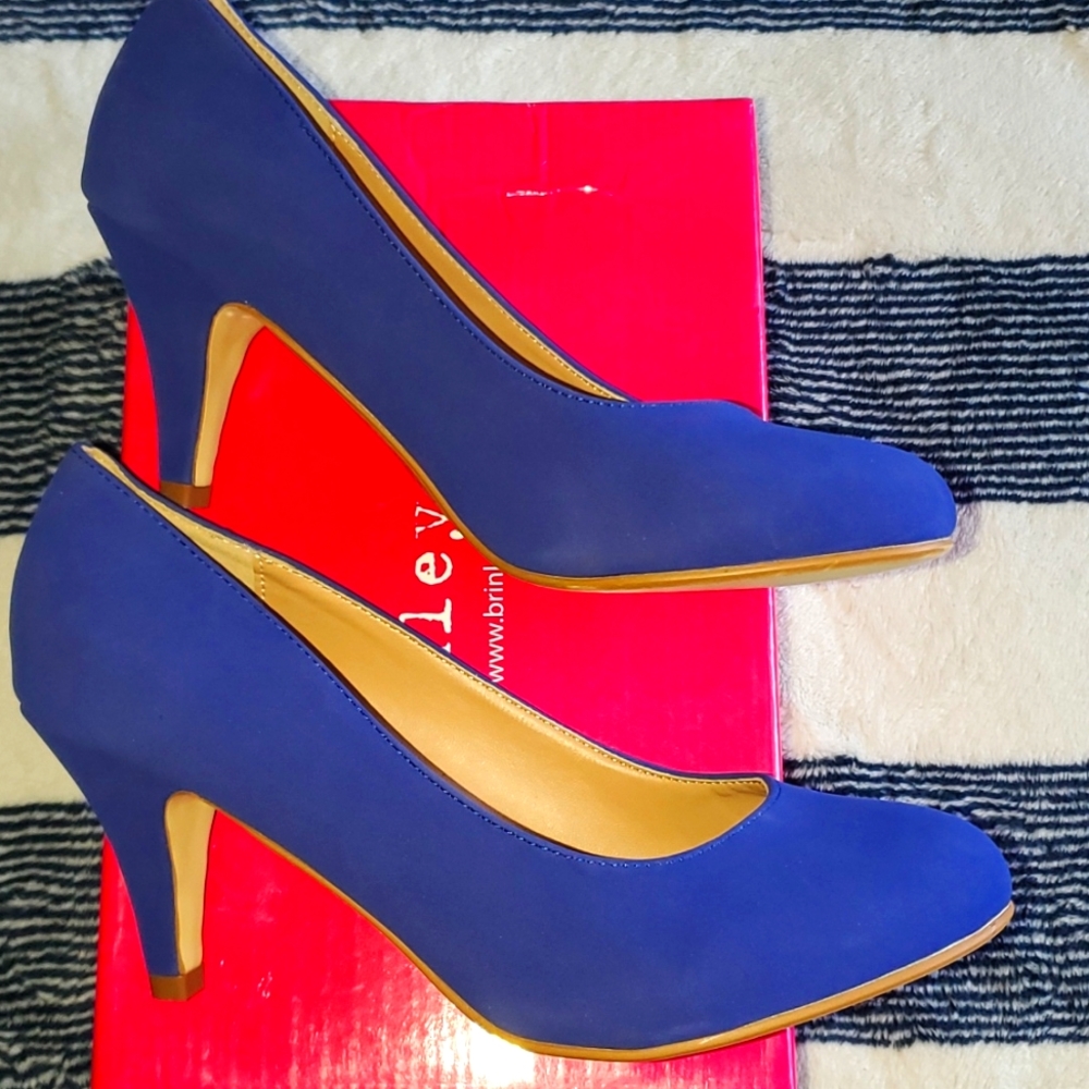 New No Tags Never Worn Blue Suede like 8.5 women's pump.